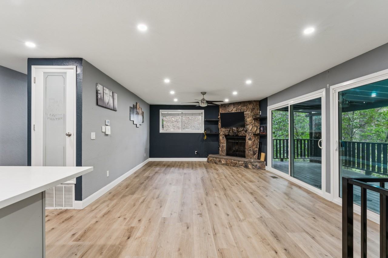 893 Sierra Vista Dr #NA - Photo 4 of 17