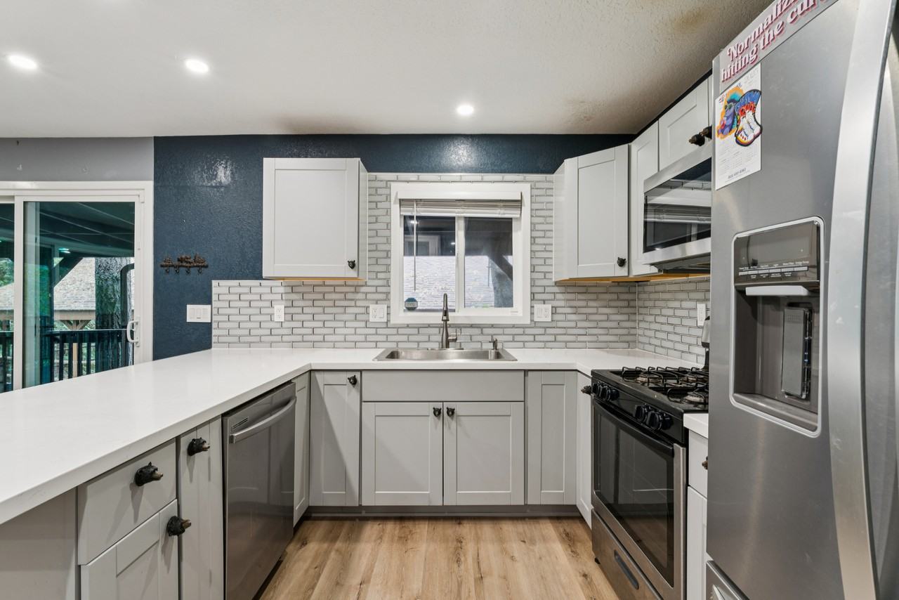 893 Sierra Vista Dr #NA - Photo 7 of 17