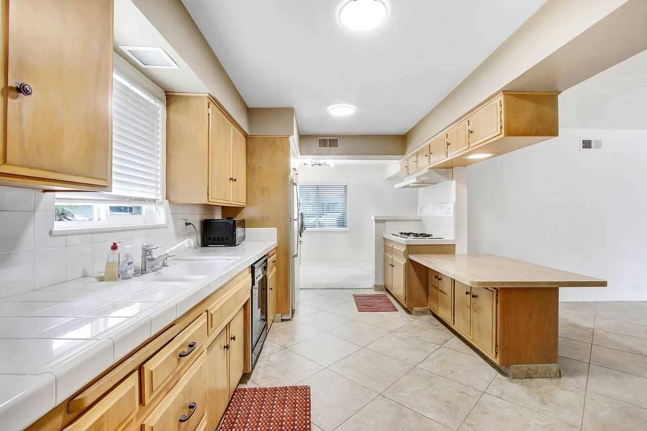 519 W Berkeley Ct #NA - Photo 3 of 11