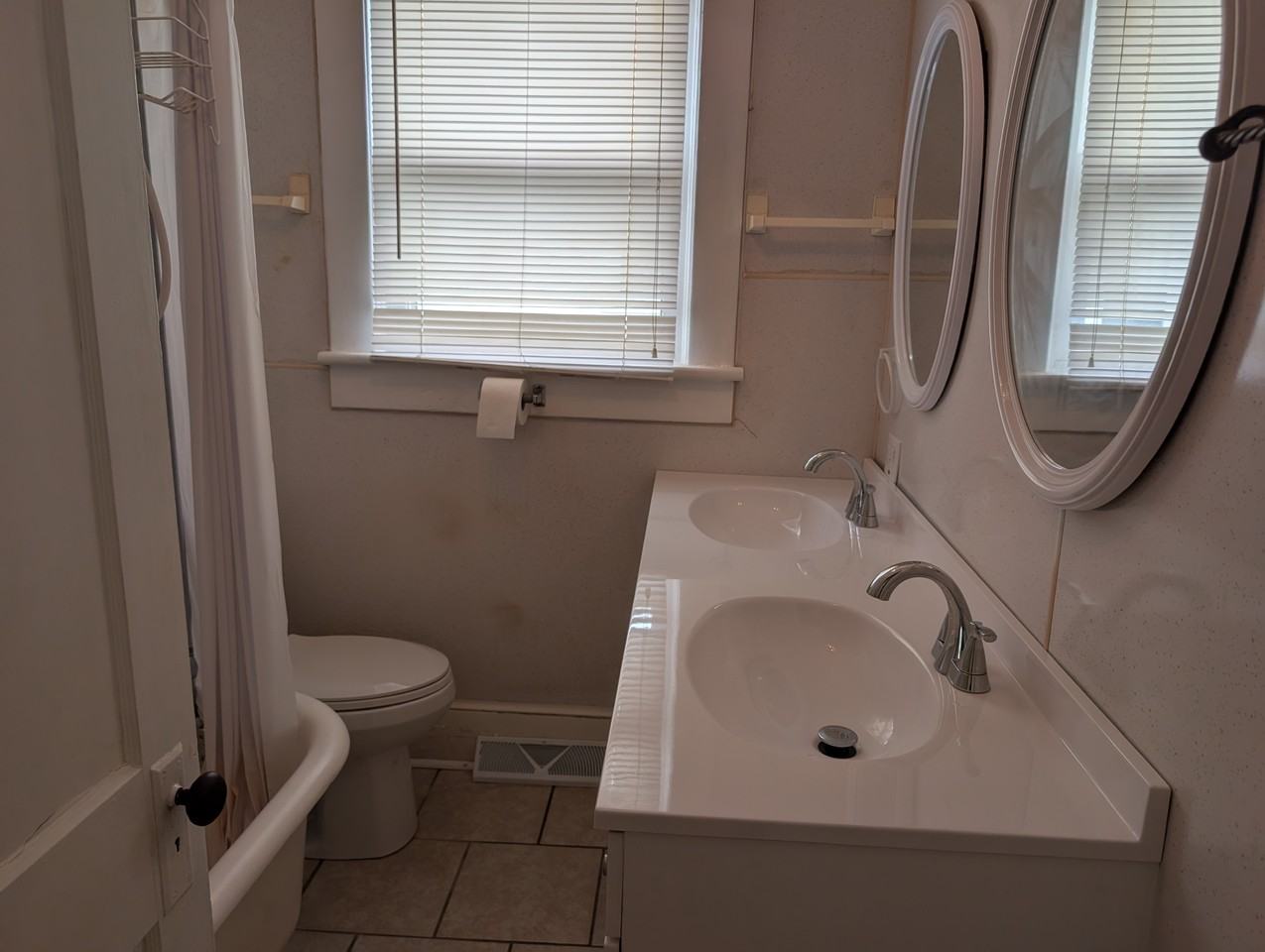 1975 Forest Ave #1 - Photo 3 of 8