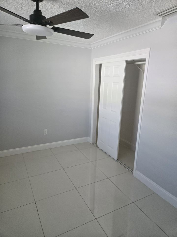 3670 Sw 60th Ter #2 - Photo 3 of 8