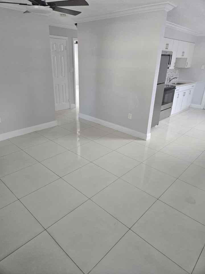 3670 Sw 60th Ter #2 - Photo 6 of 8