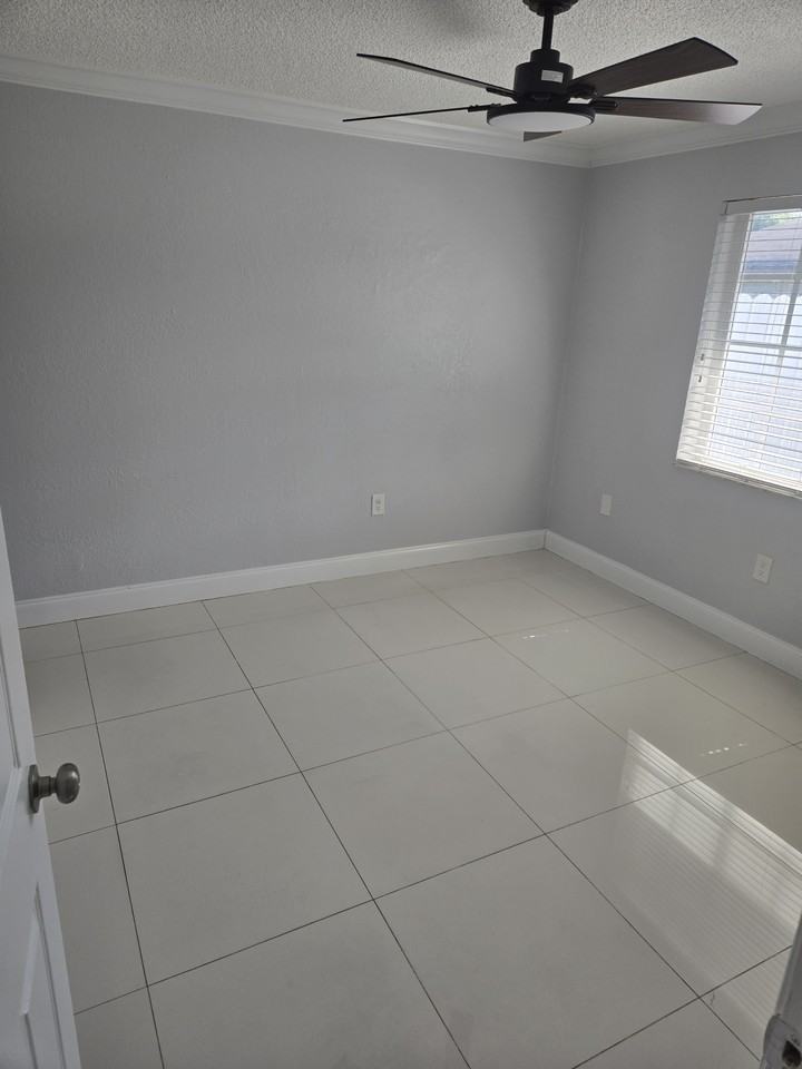 3670 Sw 60th Ter #2 - Photo 7 of 8