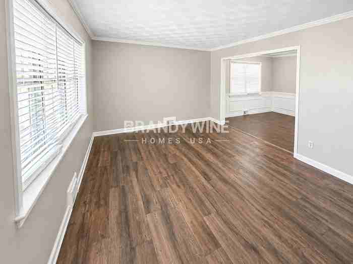 3076 Emerald St - Photo 4 of 22