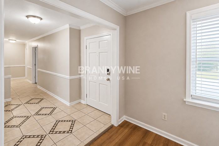 3076 Emerald St - Photo 5 of 22