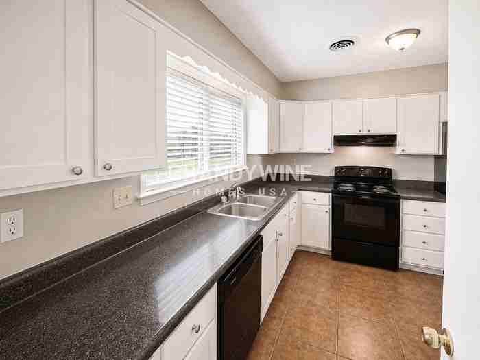 3076 Emerald St - Photo 7 of 22