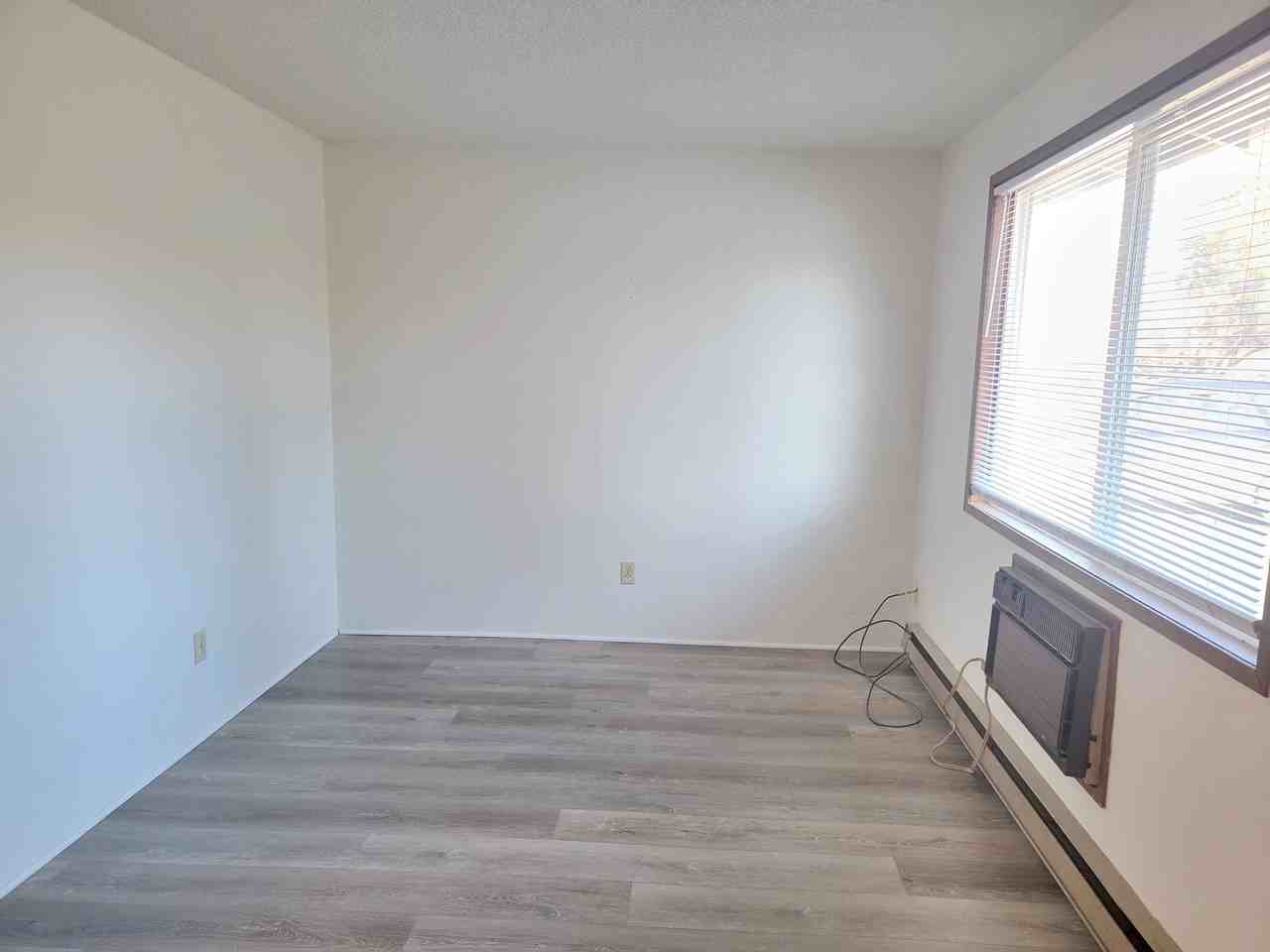 404 W 1st St #404 - Photo 5 of 10