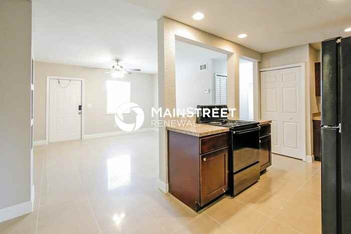 3620 Nw 4th St - Photo 4 of 16