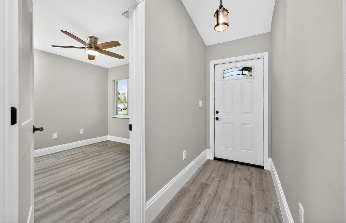 2090 Como St #2090 - Photo 2 of 10