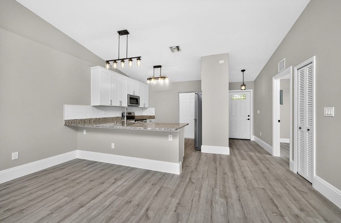 2090 Como St #2090 - Photo 3 of 10