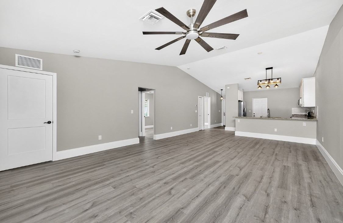 2090 Como St #2090 - Photo 4 of 10