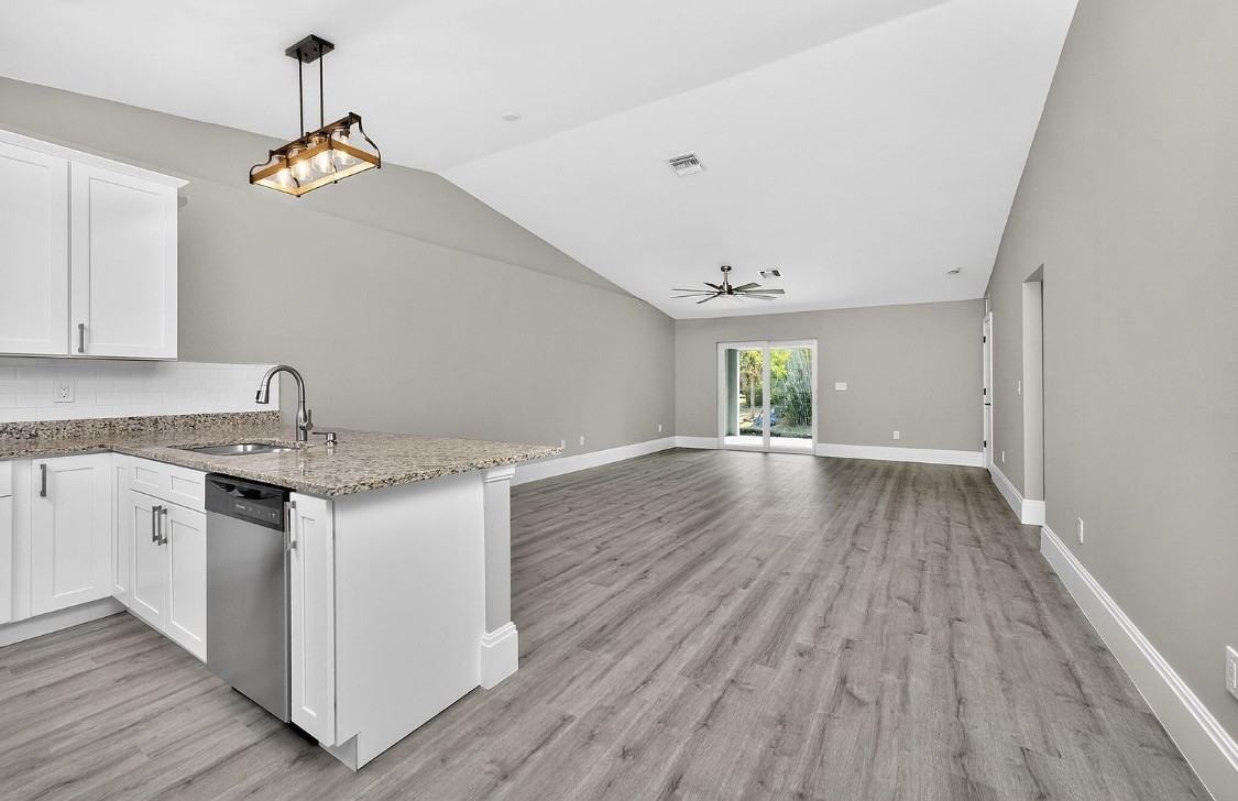 2090 Como St #2090 - Photo 5 of 10