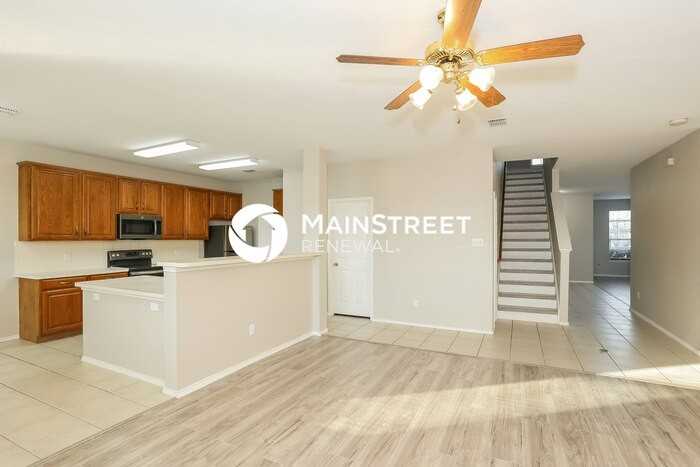 920 Medina Dr - Photo 3 of 16