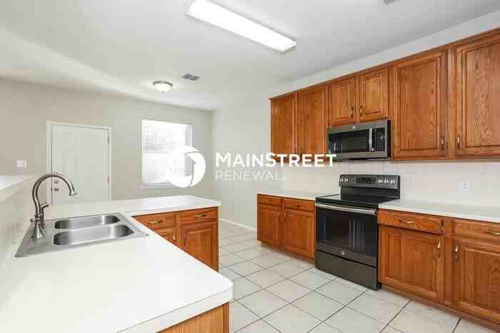 920 Medina Dr - Photo 6 of 16