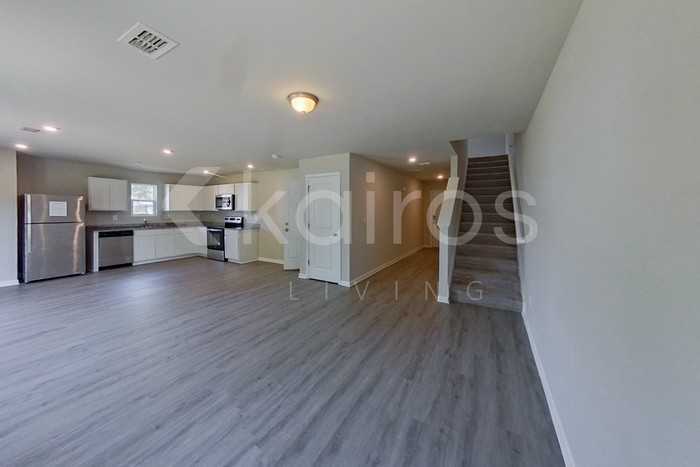 248 York Ln - Photo 4 of 22