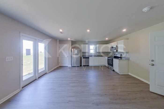 248 York Ln - Photo 5 of 22