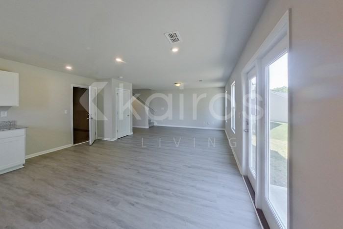 248 York Ln - Photo 7 of 22