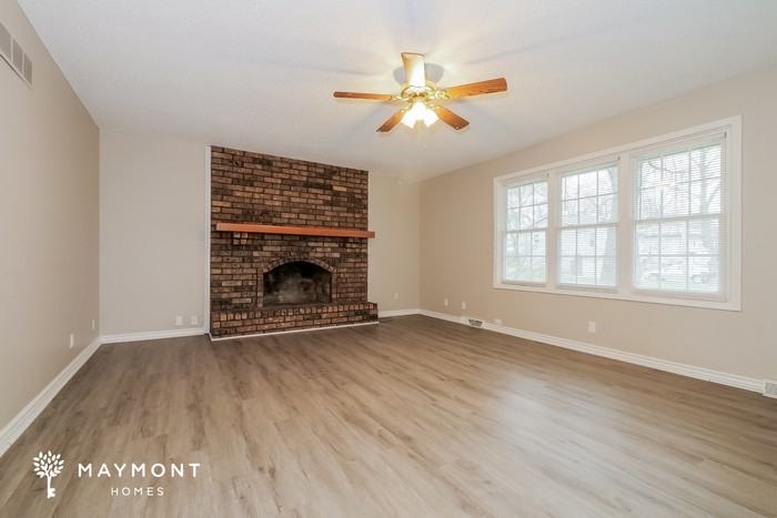 404 E 11th St - Photo 4 of 11