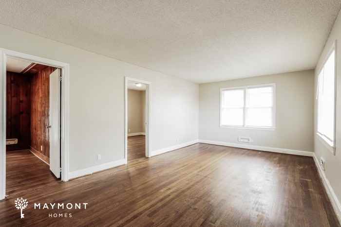 2804 Oakland Ave - Photo 5 of 13