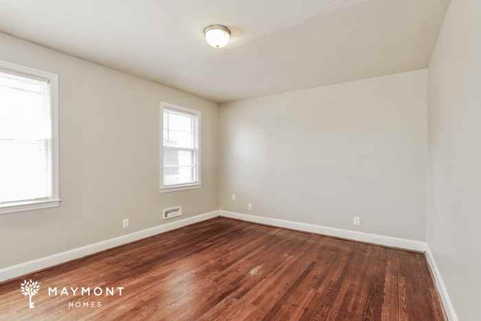 2804 Oakland Ave - Photo 6 of 13