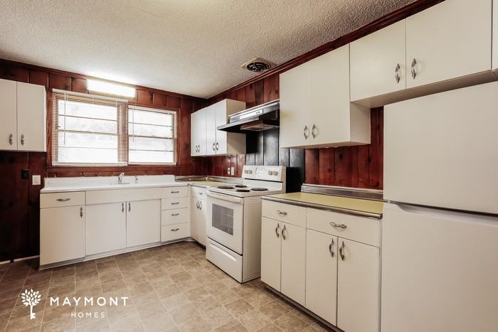 2804 Oakland Ave - Photo 7 of 13