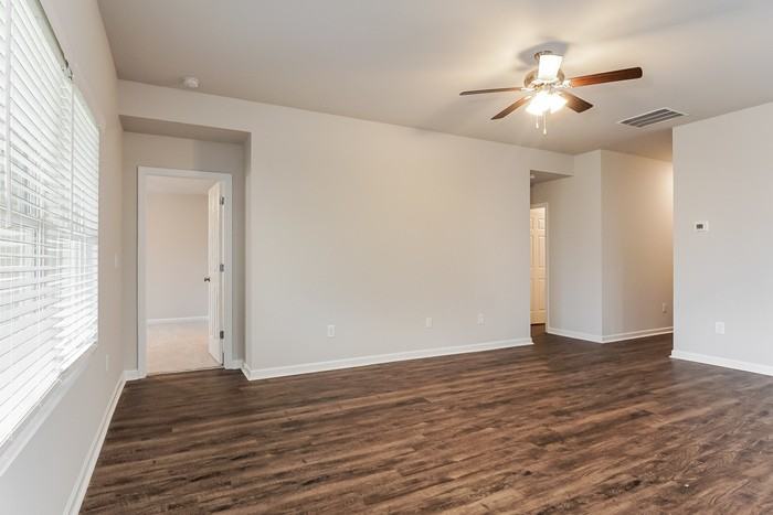 220 Camden Park Ave - Photo 4 of 12