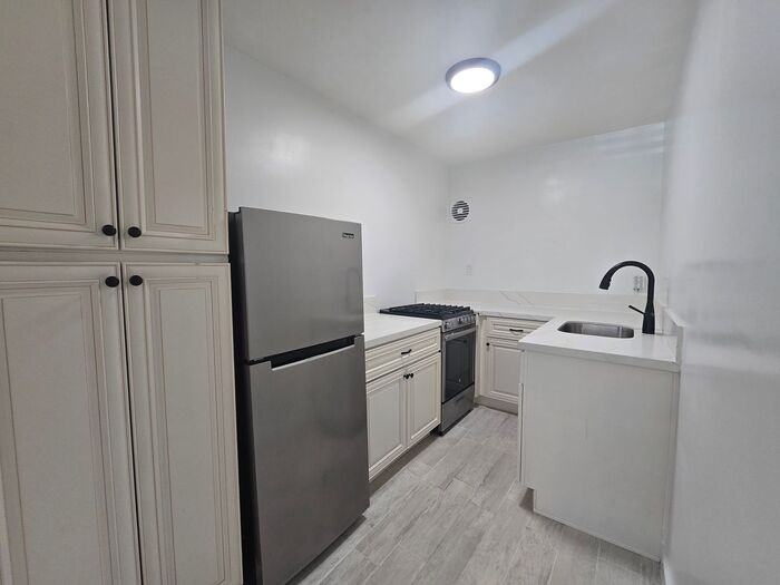 3989 Haines St #3 - Photo 4 of 24
