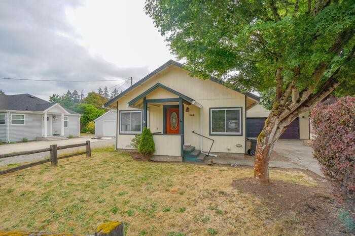 944 Dale St - Photo 3 of 32