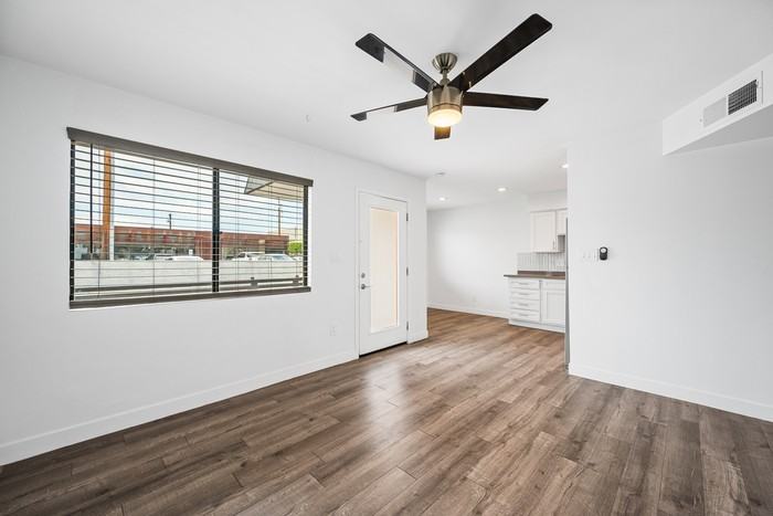 3135 E Fairmount Ave #3135 - Photo 5 of 19