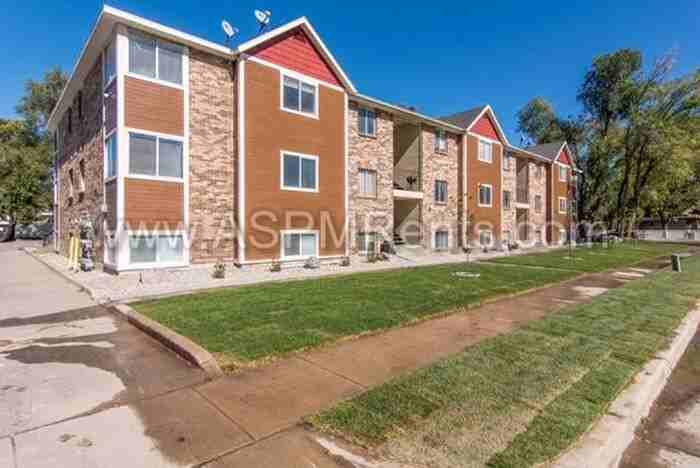 297 E Hill Ave #16 - Photo 2 of 20