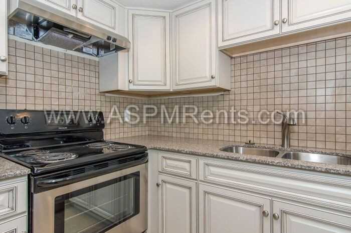 297 E Hill Ave #16 - Photo 5 of 20