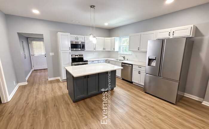 2311 Fairleigh St - Photo 2 of 26