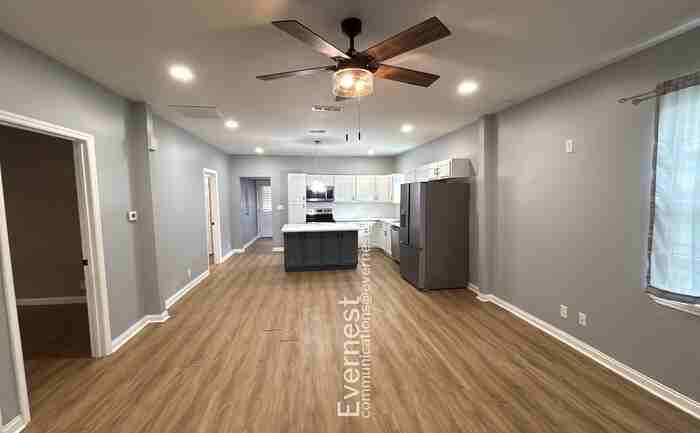 2311 Fairleigh St - Photo 3 of 26