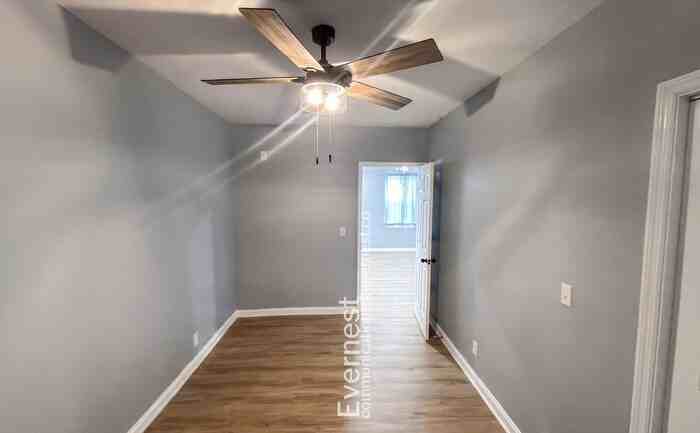 2311 Fairleigh St - Photo 6 of 26