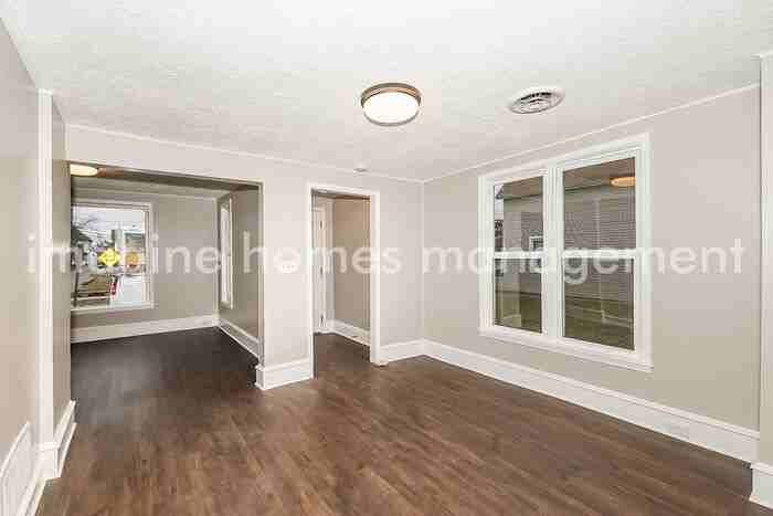 916 20th Ave Ne - Photo 7 of 21