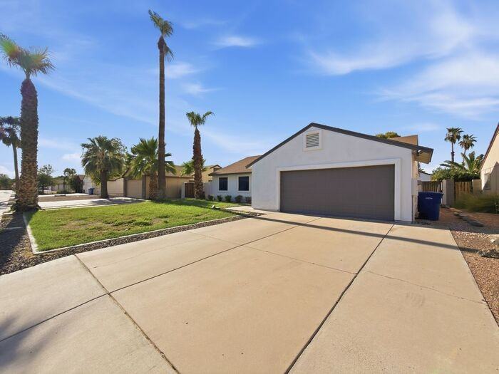 4910 W Gail Dr - Photo 4 of 32