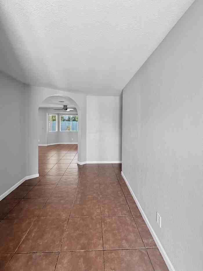 4910 W Gail Dr - Photo 5 of 32
