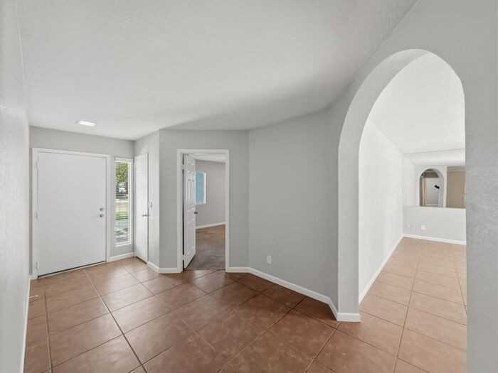 4910 W Gail Dr - Photo 6 of 32