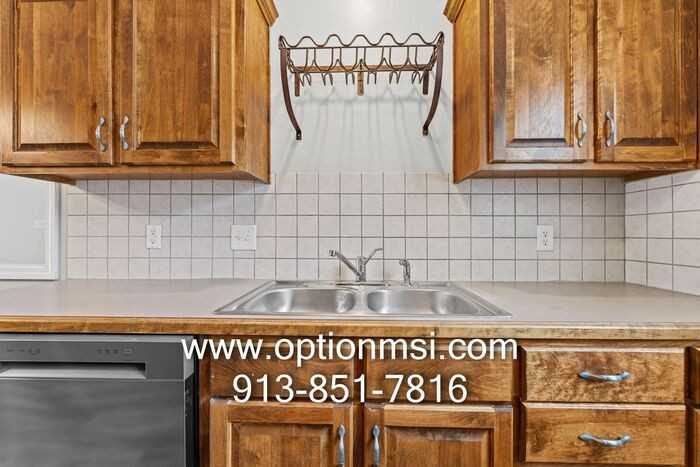 5502 Hayes St - Photo 5 of 34