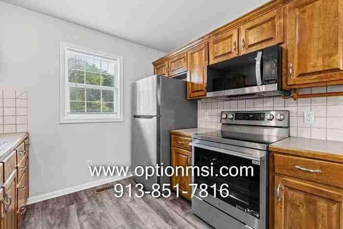 5502 Hayes St - Photo 6 of 34