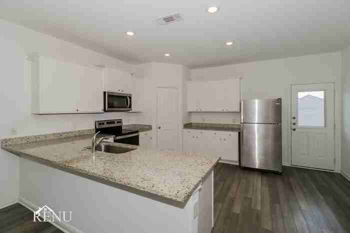 14105 Hacienda Estates Dr - Photo 3 of 17