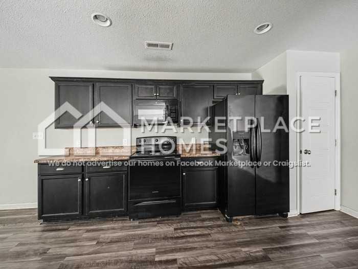 201 Sedgewick Dr - Photo 6 of 24