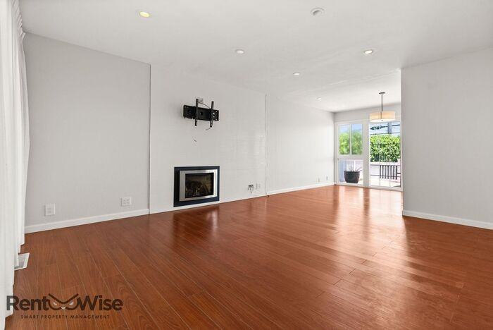 1120 Oakwood Dr - Photo 4 of 36
