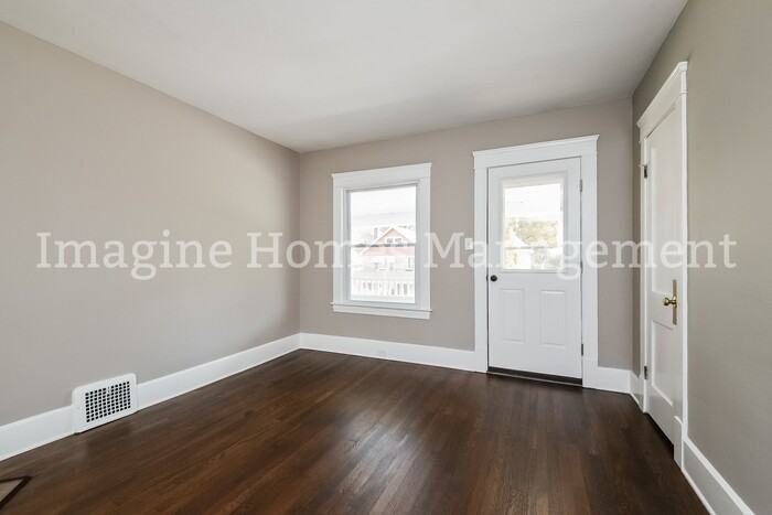 1310 Westlake Ave - Photo 5 of 14