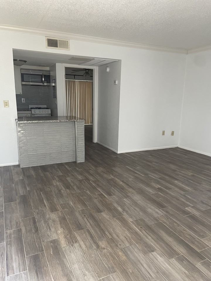 145 Oyster Bay Cir #150 - Photo 2 of 10