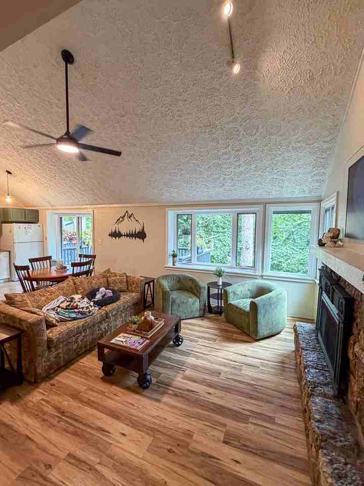 150 Glenwood Ln #E18 - Photo 2 of 17
