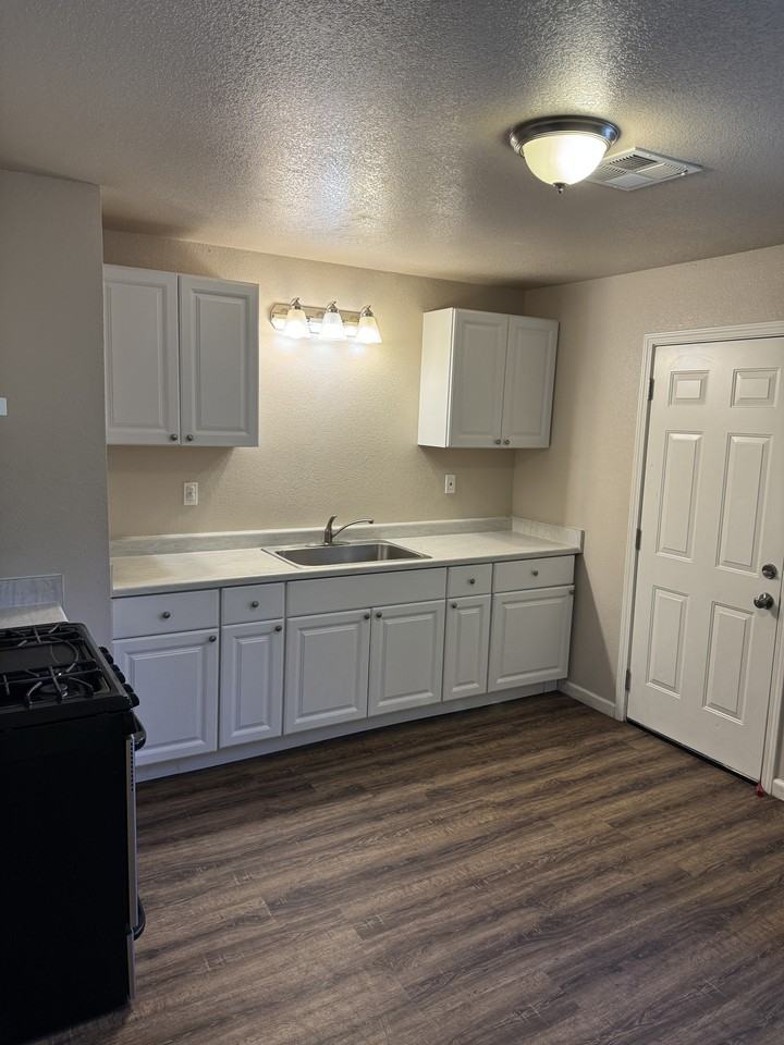 582 Angelus St #C - Photo 7 of 7