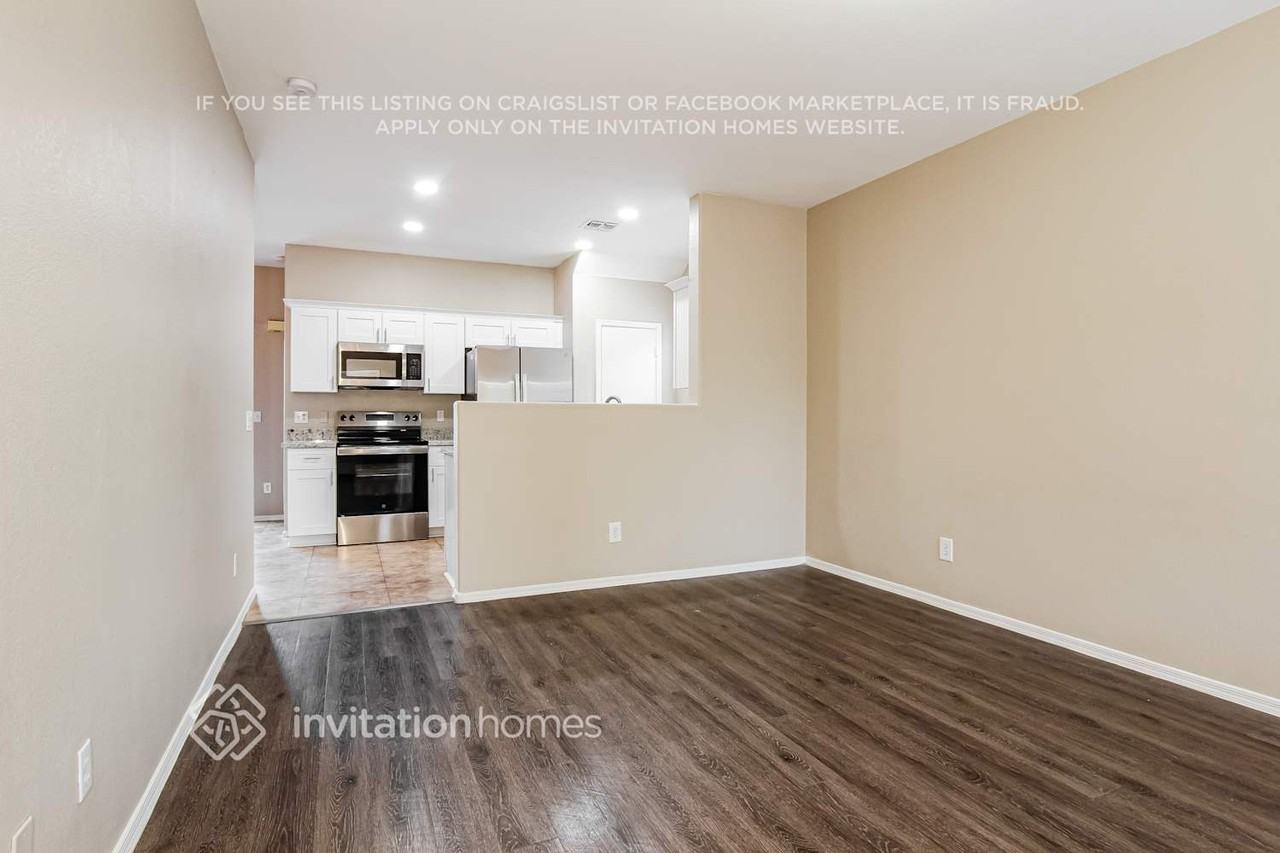 13952 N 132nd Ct - Photo 4 of 18