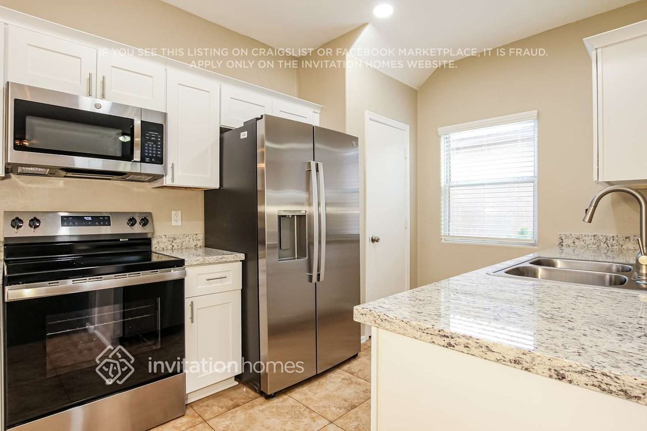 13952 N 132nd Ct - Photo 7 of 18