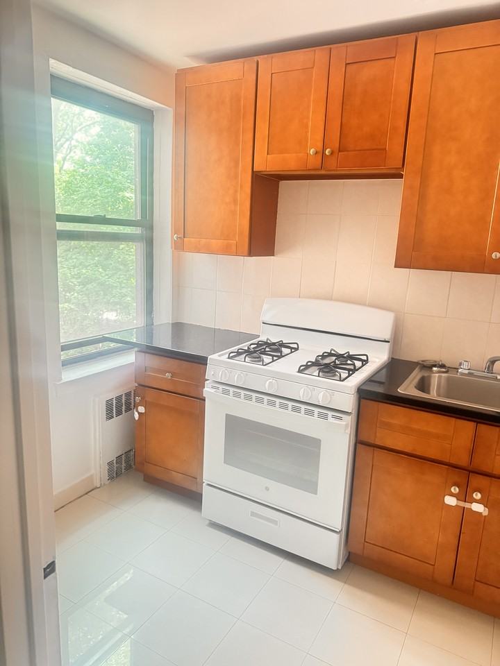 216-10 77th Avenue #4K - Photo 4 of 10